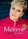 Meitene ar pistoli uz jumta